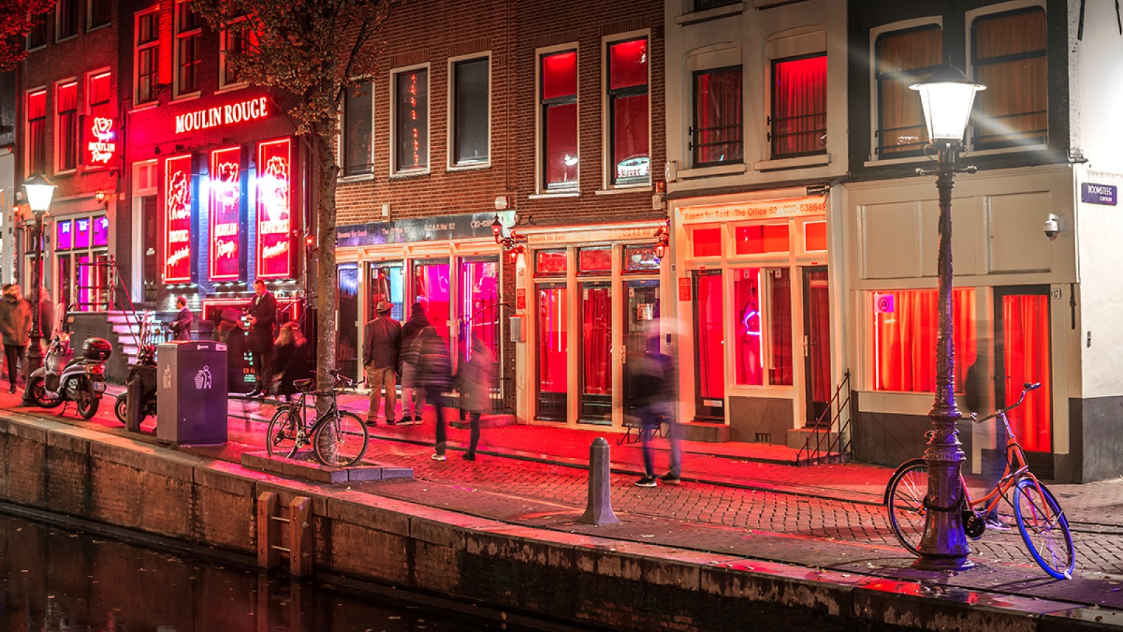 منطقة الضوء الأحمر بأمستردام للدعارة