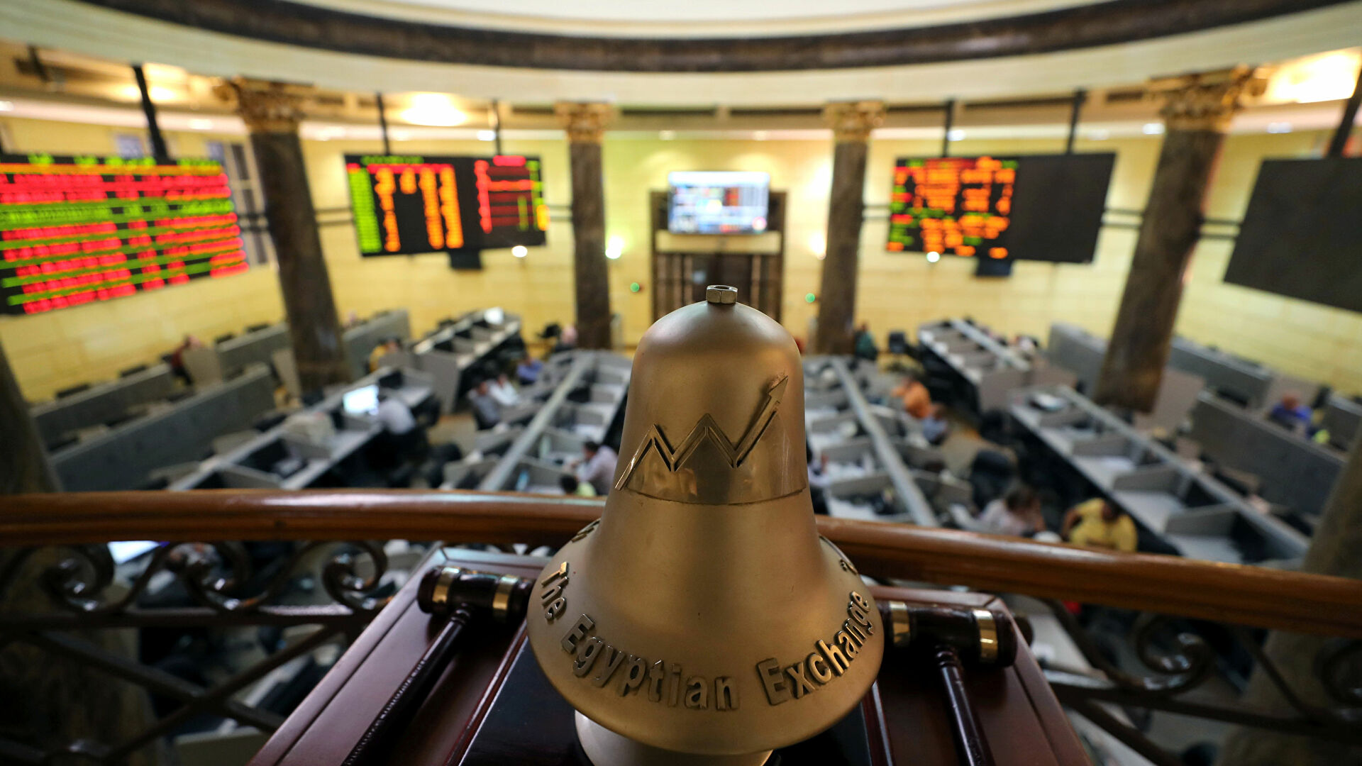 أغلقت البورصة المصرية، تعاملات جلسة اليوم الخميس، آخر جلسات الأسبوع، في المنطقة الحمراء.