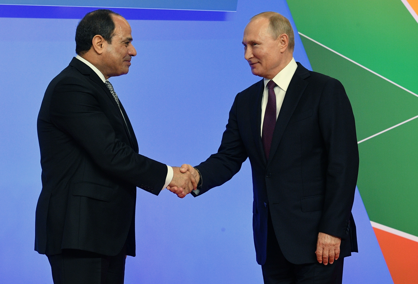 تحافظ روسيا على علاقتها مع مصر باعتبارها دولة عربية ذات ثقل مركزي في الشرق الأوسط