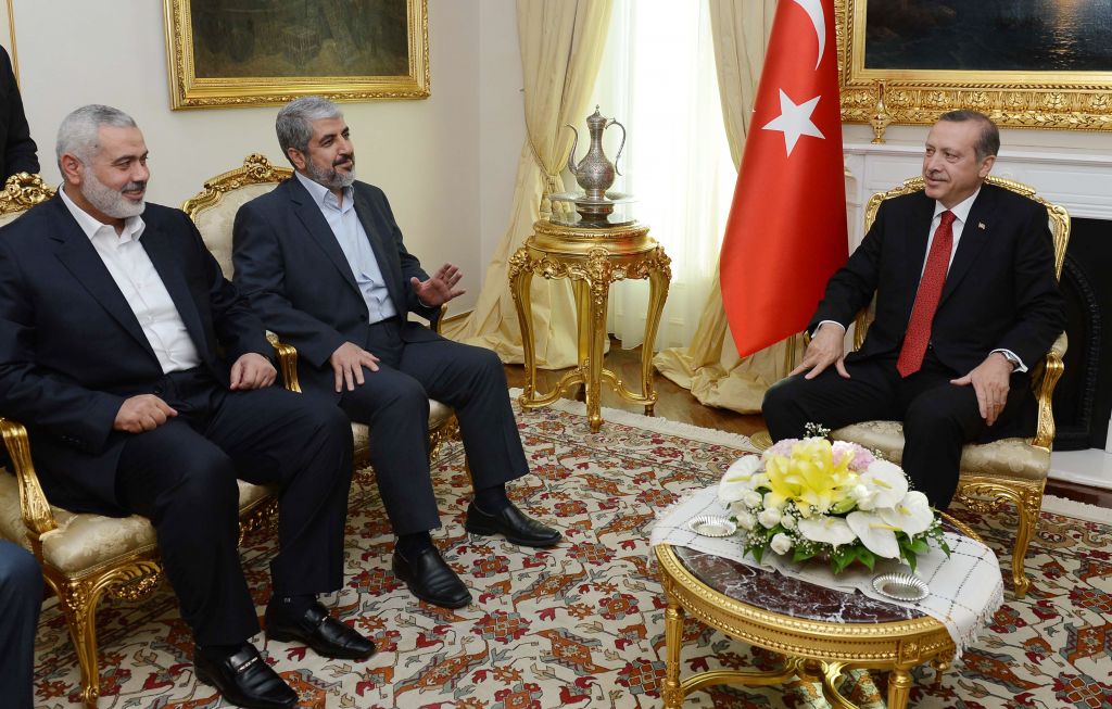 أنقرة أطلقت منذ أكثر من عام محادثات سرية مع عدة دول في المنطقة، من بينها إسرائيل، لإخراج قيادات حماس، المقيمة على أراضيها.
