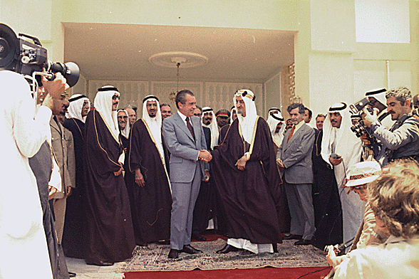 في عام 1974 سافر الرئيس الأمريكي ريتشارد نيسكون إلى المملكة العربية السعودية