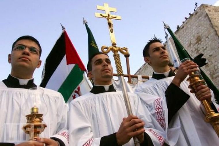 يتمسك مسيحيو فلسطين بأراضيهم التي ظهر فيها يسوع