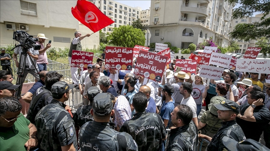 أكثر من 30 منظمة حقوقية تونسية بيانا مشتركا عبرت فيه عن رفضها لـ"إقحام الحياة الخاصة والمعطيات الشخصية للنساء في المعارك المتعلقة بالقضاء وبالشأن العام".