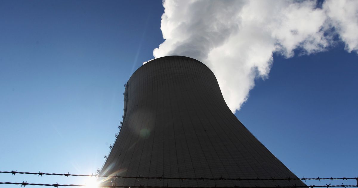 استخلصت بعض الإحصائيات التي أجرتها العديد من المنظمات بما في ذلك الوكالة الدولية للطاقة (IEA) أن هناك مساهمة محتملة للطاقة النووية في تقليل الانبعاثات في المستقبل.