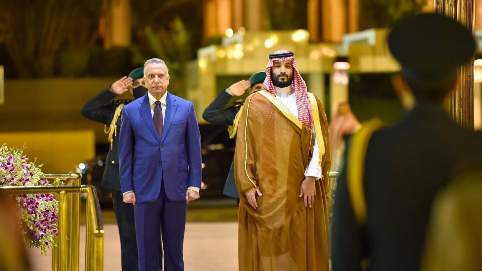 الأمير محمد بن سلمان ولي العهد السعودي لدى استقباله في جدة مساء السبت 25 يونيو 2022 رئيس الوزراء العراقي مصطفى الكاظمي